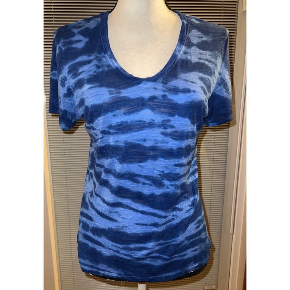 RED HAUTE Shades of Blue Tee -- NWT -- SMALL